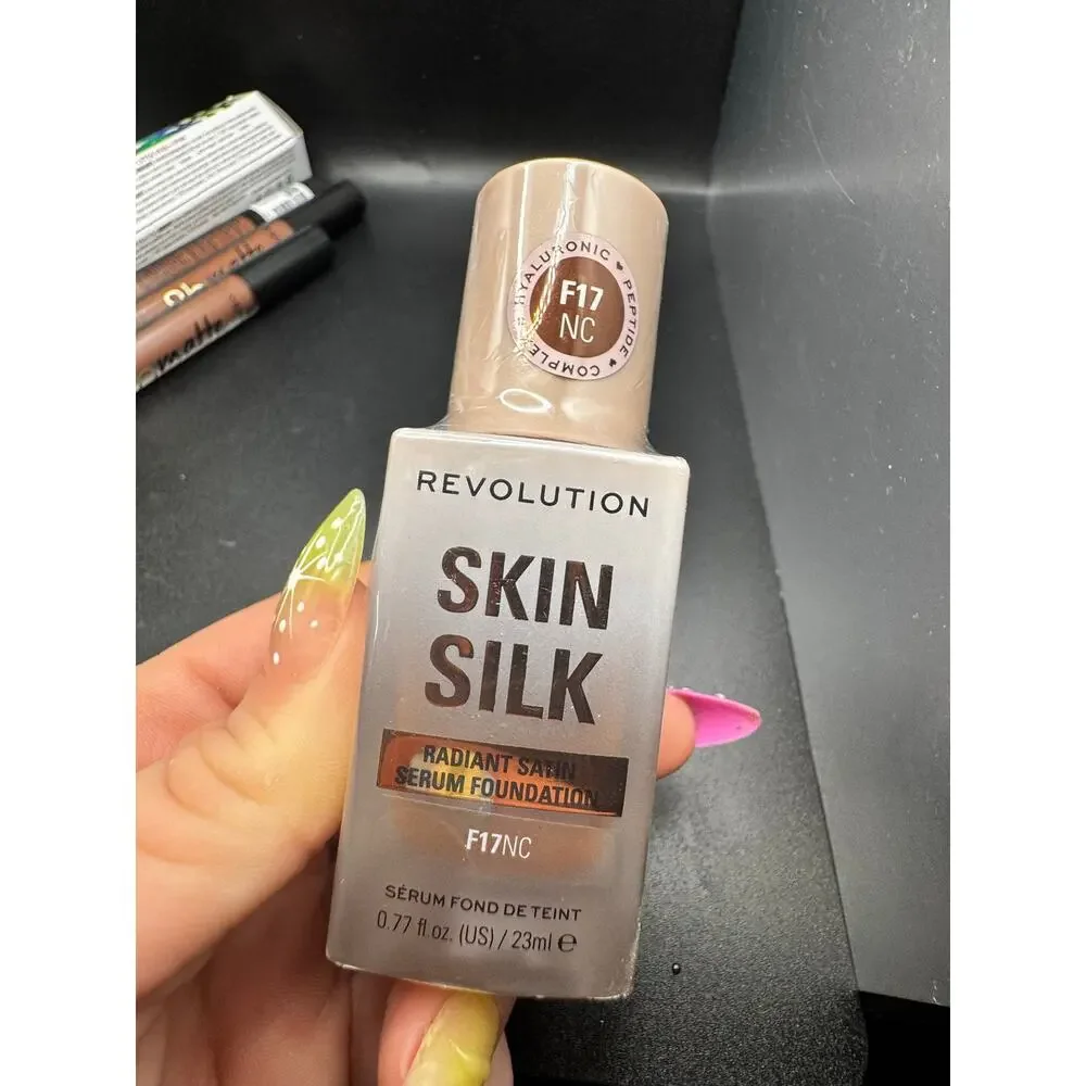 NWT Revolution Skin Silk Serum Foundation F17NC SEALED